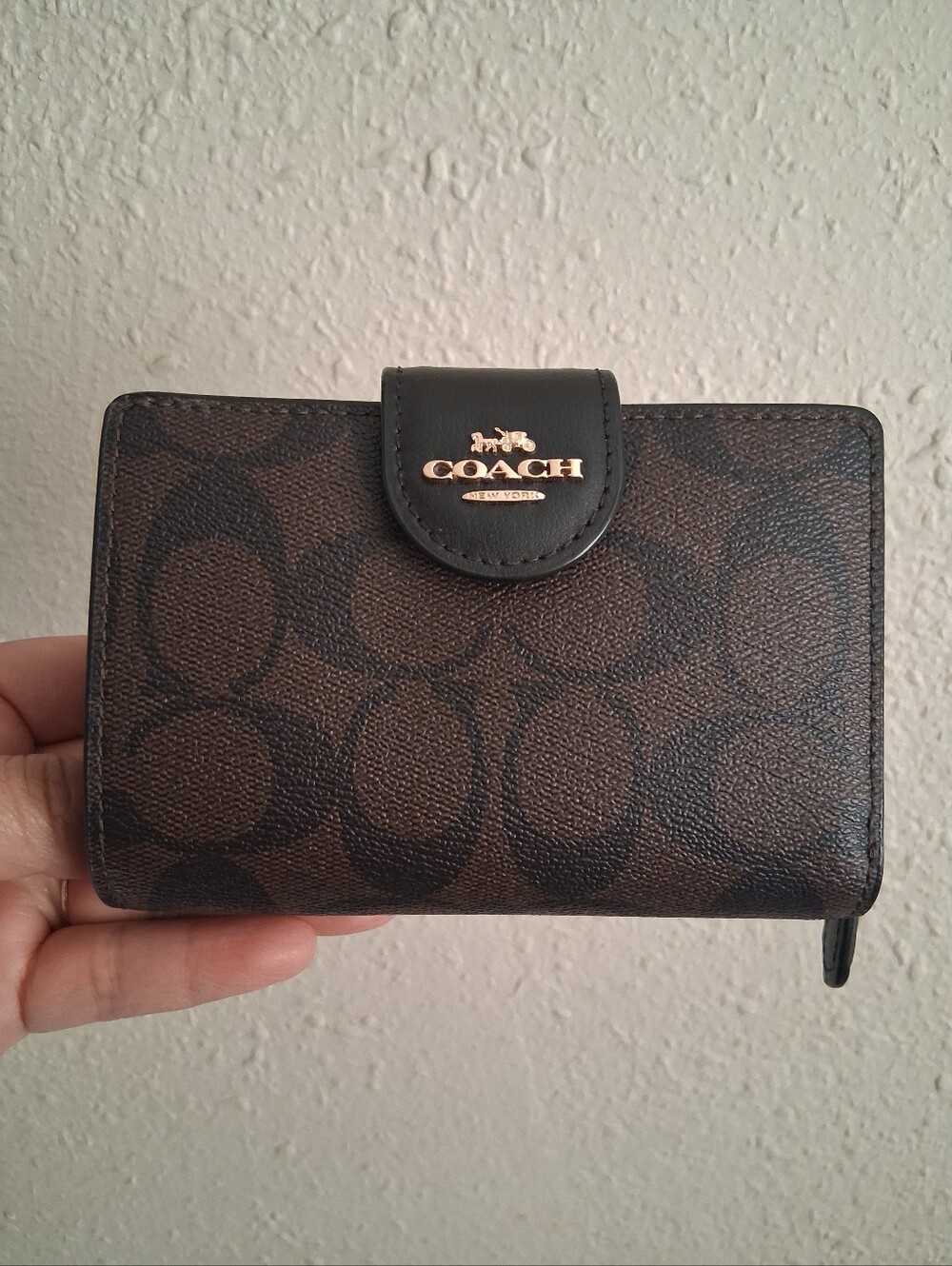 Coach Medium Corner Zip Wallet